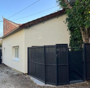 Budova, kde se vila nachází