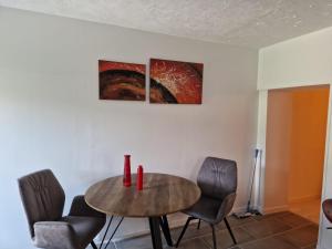 a dining room with a table and chairs at Entre lac et montagne in Cluses