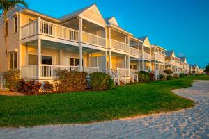 a row of houses on the beach at Villas at Hawks Cay Resort in Duck Key