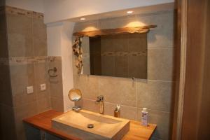 a bathroom with a sink and a mirror at 80m2 à 200m de la calanque de Port Miou - 2 chambres et parking in Cassis +2 photos