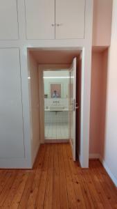 Kúpeľňa v ubytovaní Stadthaus Room1 neben REM -MUSEUM mit Hochbett für 2 Persons oder kleine Familie