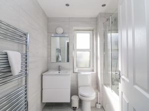 Koupelna v ubytování The Ferns + 17 fotografií