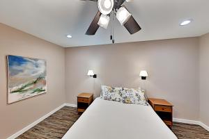 a bedroom with a bed and a ceiling fan at Copano Ridge Dream A in Rockport