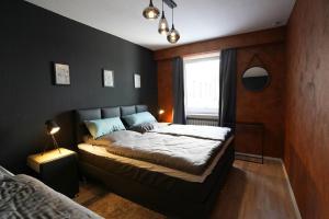 a bedroom with a large bed and a window at Downtown/Balcony/Coffee Bar/TV-Streaming/top WLAN in Bielefeld
