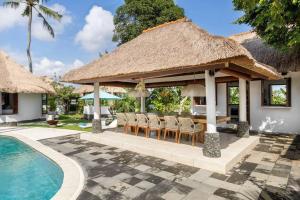 Bazén v ubytování Luxury resort style Villa! nebo v jeho okolí