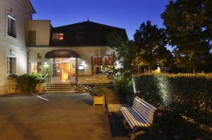 Gallery image of Hôtel Les Tilleuls, Bourges in Bourges