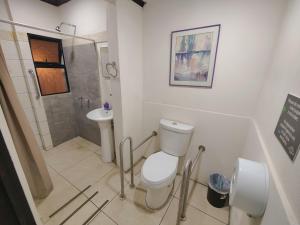 Kylpyhuone majoituspaikassa Casa Escalante Hostel