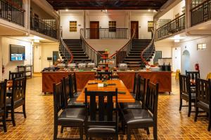Restaurace v ubytování Grand Coastal Hotel