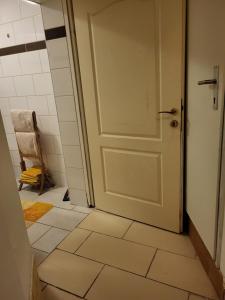 a bathroom with a white door and a tiled floor at EXPLORE Wien Österreich VIENNA Austria WALTZ and CASTLES Residenz Habsburg great 2-rooms-apartment near SCHÖNBRUNN Breakfast Metro U3 U4 busses 48a 51a city kids pets in Vienna +44 photos