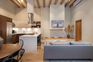 Køkken eller tekøkken på Le Cottage San Miguel de Allende, Modern Luxury in Centro with Pool & Jacuzzi + 62 billeder