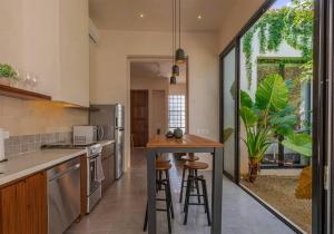 Dapur atau dapur kecil di NEW Casa Sahuaripa with private pool