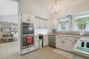 Gallery image of Natures Care Home with Pond, 16 Mi to Memphis! in Olive Branch +30 photos