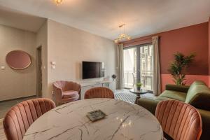 Luxury condo w balcony next to Andrassy road 1067 Budapest, 70 Csengery utca kép - 2