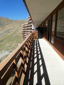 a balcony of a building with a view of a mountain at Appart 4-7 pers La Mongie in Bagnères-de-Bigorre