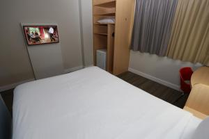 Postel nebo postele na pokoji v ubytování ibis Copacabana Posto 5