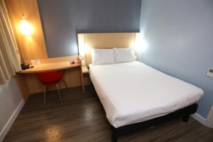 Postel nebo postele na pokoji v ubytování ibis Copacabana Posto 5