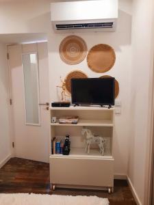 Televisor o centre d'entreteniment de Casa A Júlia In Faro's Heart