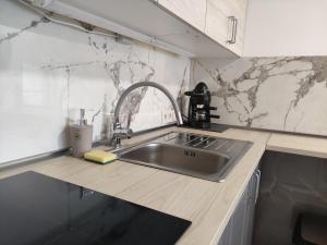 Köök või kööginurk majutusasutuses Cosy Apartment