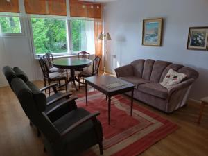 a living room with a couch and a table at Saarnimaja in Hämeenlinna