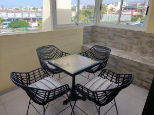 A balcony or terrace at Luminoso apart Mareverde