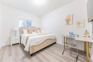 Postel nebo postele na pokoji v ubytování Si & Daniel Home Near YVR Airport & Skytrain Separate Entry Free Parking