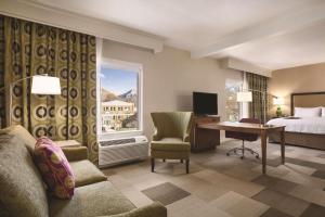 TV a/nebo společenská místnost v ubytování Hampton Inn Brigham City
