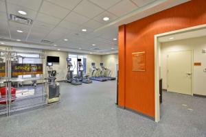 Home2 Suites By Hilton Opelika Auburn的健身中心和/或健身设施