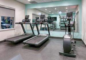 Fitness centrum a/nebo fitness zařízení v ubytování Tru By Hilton Austin Nw Arboretum, Tx