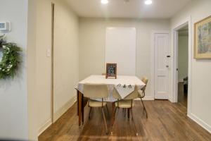 Fotografie z fotogalerie ubytování Dog-Friendly Shelby Home with Private Yard and Hot Tub v destinaci Shelby