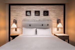 Hilton Appleton Paper Valley客房内的一张或多张床位