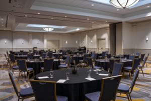 Hilton Appleton Paper Valley餐厅或其他用餐的地方