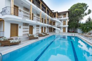 a villa with a swimming pool in a resort at Amore Hotel Teki̇rova in Tekirova