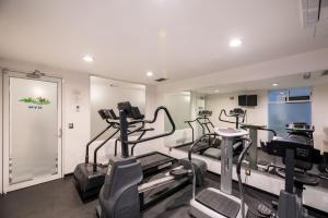 a gym with treadmills and ellipticals in a room at Grand Chapultepec Residencial in Mexico City
