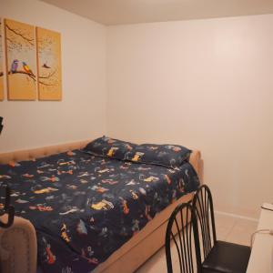 เตียงในห้องที่ Brooklyn Gem, 3-Bed Retreat , Relocation & Business Stay - Zen Living Short Term Rental