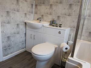 Koupelna v ubytování Croeso; Cosy and ideally located for mountains and beaches