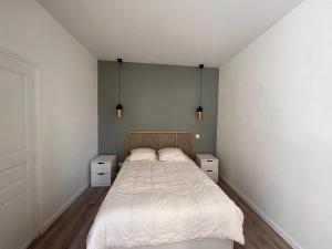 Posteľ alebo postele v izbe v ubytovaní Maison 2 chambres avec cour privée, à 200m de la plage et proche commerces - Les Sables-d'Olonne - FR-1-197-557