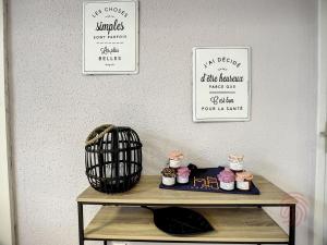 Fotografia z galérie ubytovania Appartement F2 avec Véranda, Wifi et Animaux Acceptés Proche Thermes et Parc - Lamalou-les-Bains - FR-1-451-171 v destinácii Lamalou-les-Bains