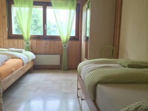 Postel nebo postele na pokoji v ubytování bnb Valais - by La Sittelle