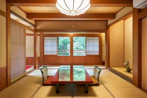 a dining room with a table and chairs at Shima-Onsen Toshimaya in Nakanojo