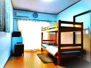 Divstāvu gulta vai divstāvu gultas numurā naktsmītnē HS japan house