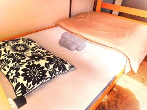 a bunk bed with a pillow and a blanket at HS japan house in Ichiba