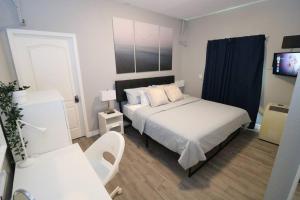 Katil atau katil-katil dalam bilik di Remodeled home in Horizon city