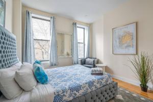 Voodi või voodid majutusasutuse Perfect Chic Apartment in Upper West of NYC! toas