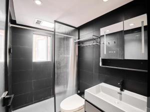 Gallery image of Datong Elite Apartment, Peoples Square, CBD in Shanghai