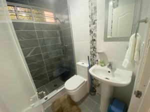 Koupelna v ubytování Luxury 3 bed apartment in Santiago De Los Caballeros