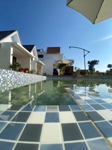 een afbeelding van een zwembad in een villa bij Villa Dangka in Kubupenlokan