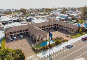 an overhead view of a large building with a pool at Cumberland Motor Inn in Cessnock
