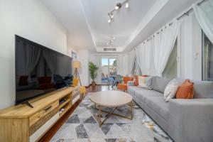 Fotografie z fotogalerie ubytování ALH Vacay - Springs 8 - 2 Bedrooms with Maid room v Dubaji