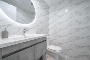 Fotografie z fotogalerie ubytování ALH Vacay - Springs 8 - 2 Bedrooms with Maid room v Dubaji