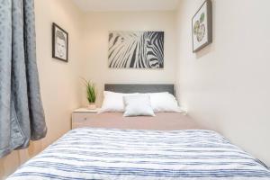 מיטה או מיטות בחדר ב-Luxurious Four Bedroom Suite